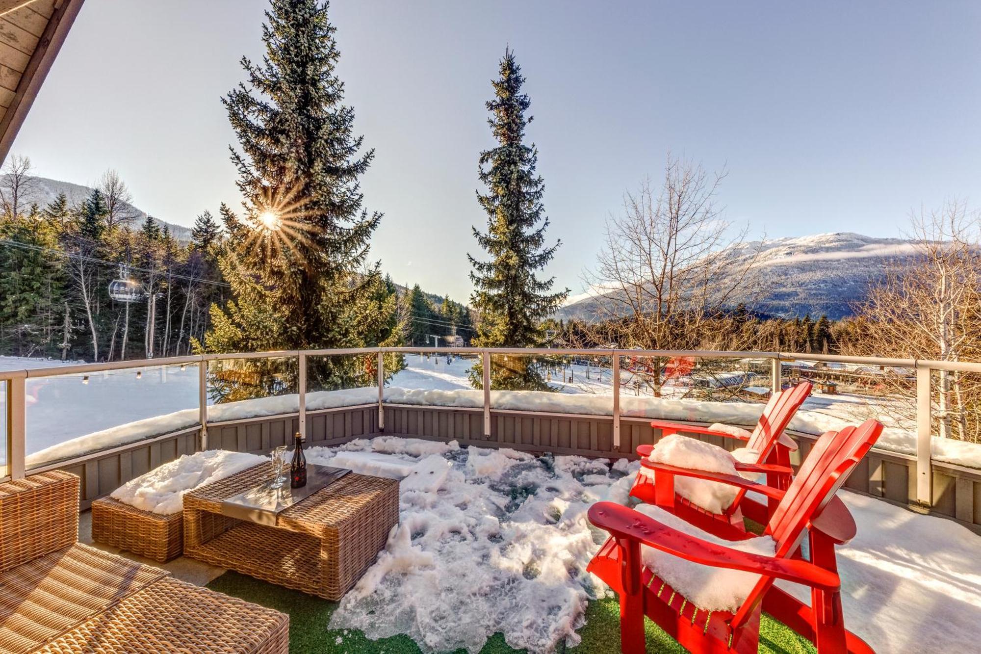The Lookout Penthouse // A Luxe Suite In Вістлер Екстер'єр фото