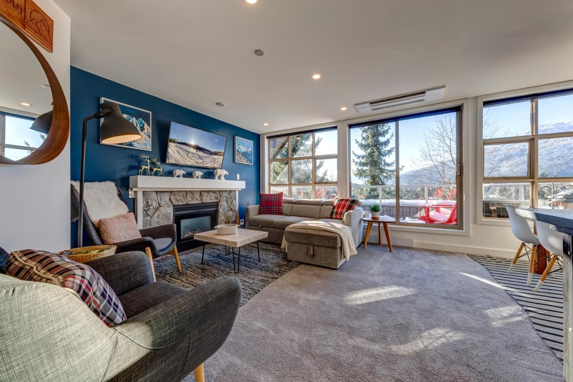 The Lookout Penthouse // A Luxe Suite In Вістлер Екстер'єр фото