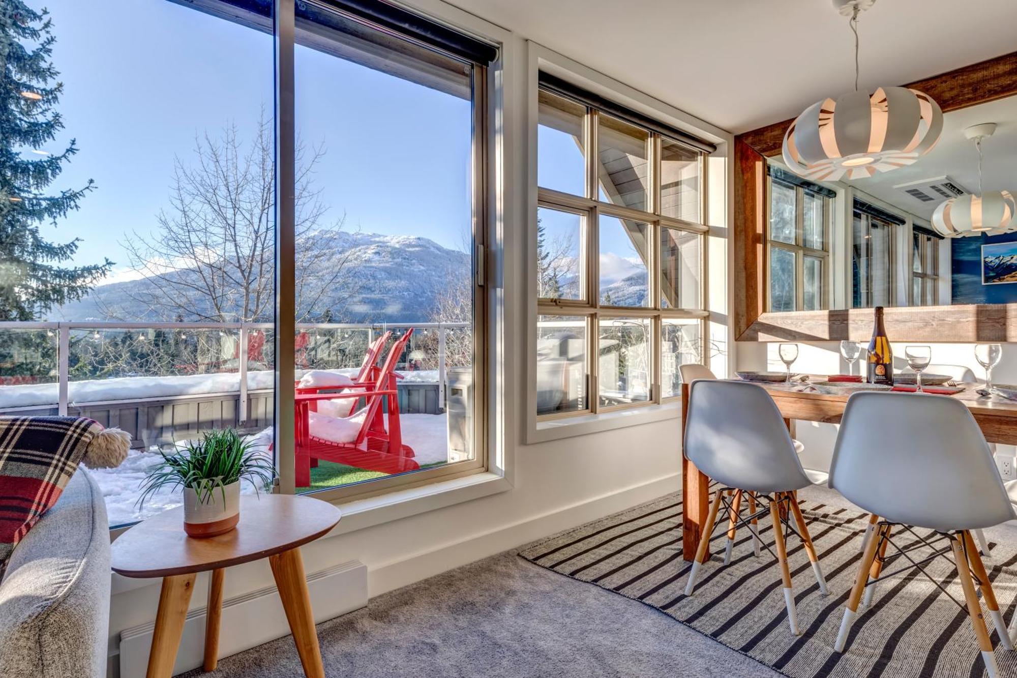 The Lookout Penthouse // A Luxe Suite In Вістлер Екстер'єр фото